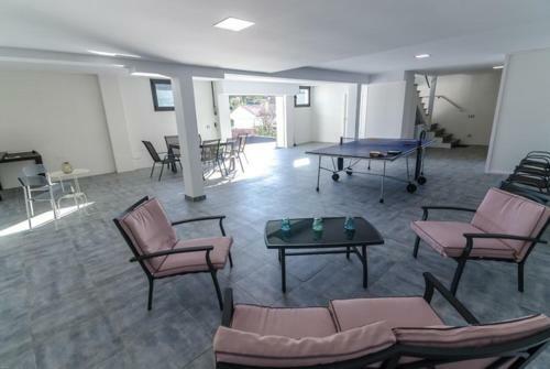 Lloret de Mar Villa Sleeps 9 Pool Wifi
