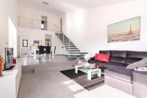 Lloret de Mar Villa Sleeps 9 Pool Wifi