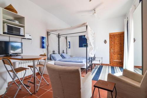 Lloret de Mar Villa Sleeps 6 Pool Wifi
