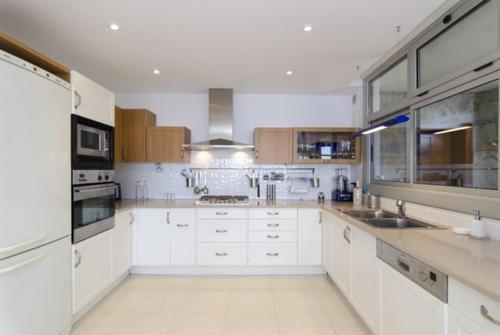 Tossa de Mar Villa Sleeps 6 Air Con