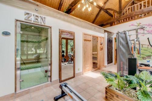 Vescours Chateau Sleeps 20 Pool Wifi