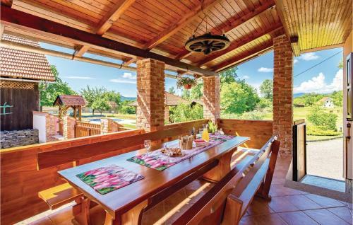 Two-bedroom Holiday Home In Bosiljevo