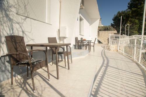 Apartments Lastro