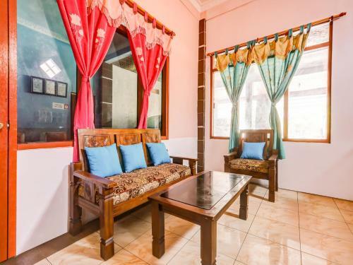 Hotel Oyo 90051 Guest House Parangtritis