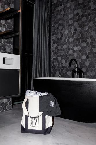 Apartment 7