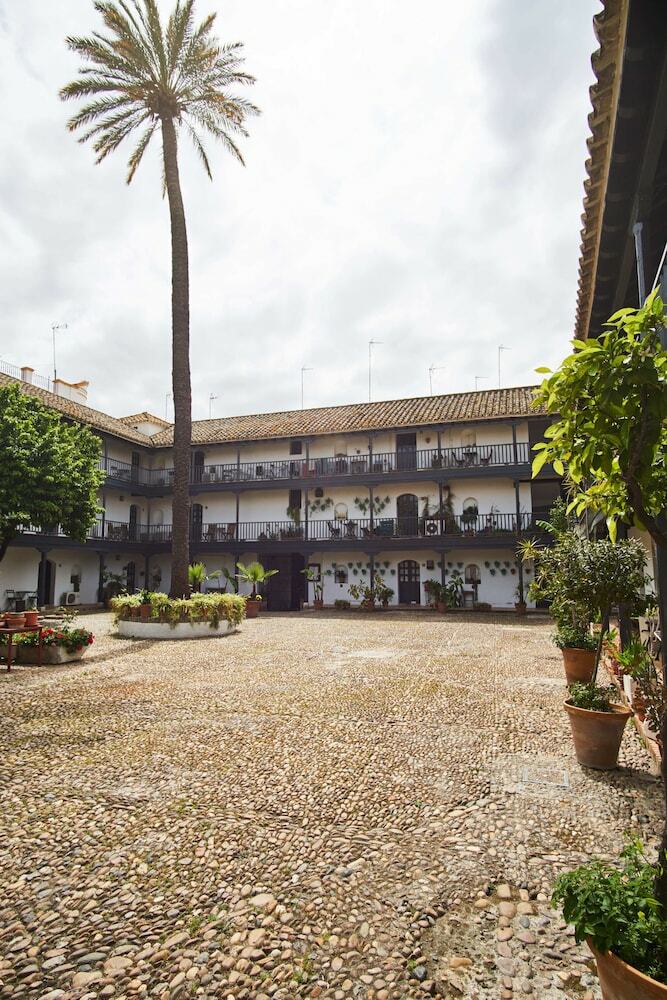Apartamentos Conde Central Courtyard By Valcambre
