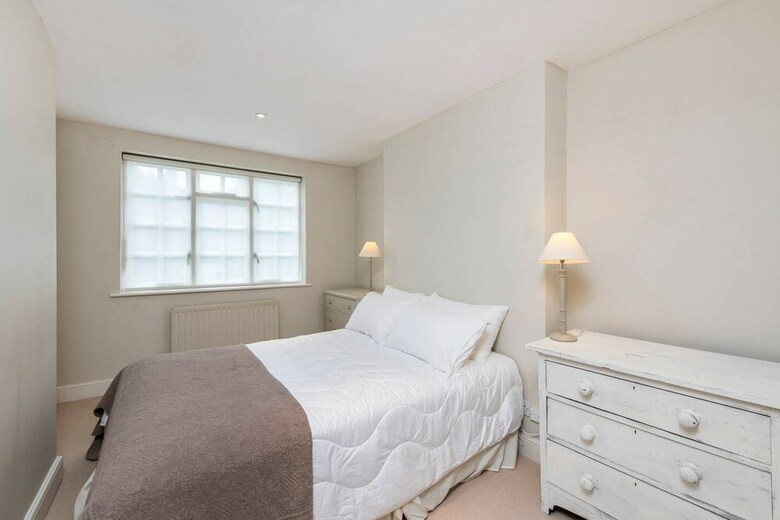 Delightful 2 Bed House In Stylish Fulham