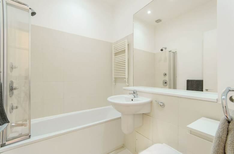 Chelsea Earls Court Apartment