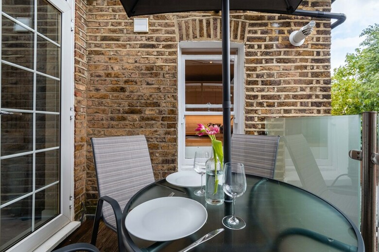 Stylish Fulham Home Close To The River Thames