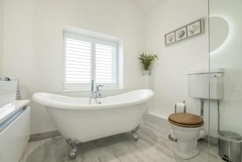 Ryecroft - 6 Bedroom Holiday Home - Tenby