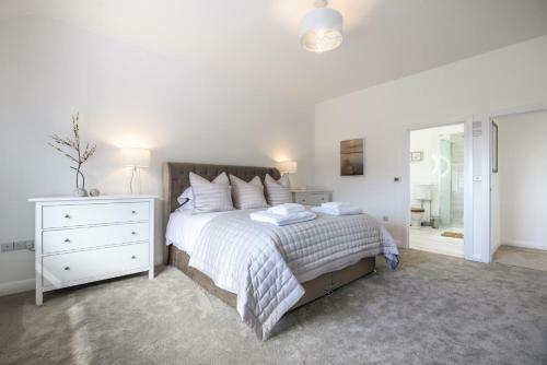 Ryecroft - 6 Bedroom Holiday Home - Tenby