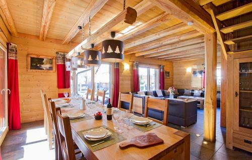 Venosc Chalet Sleeps 14 With Pool