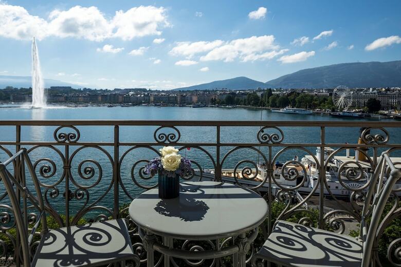 The Ritz-carlton Hotel de La Paix