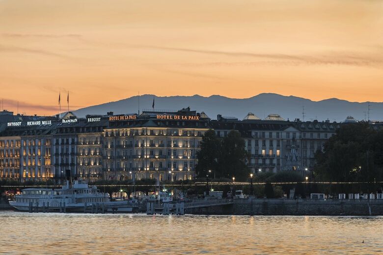 The Ritz-carlton Hotel de La Paix