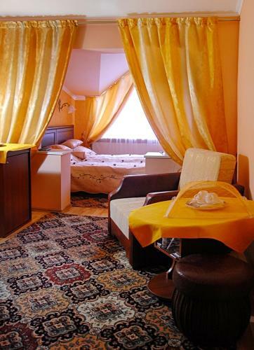Hotel Near The Lake