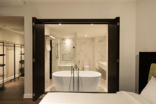 S Ram Leisure Hotel