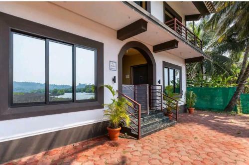 Hotel Infinity Lake View 6bhk Bungalow With Private Pool
