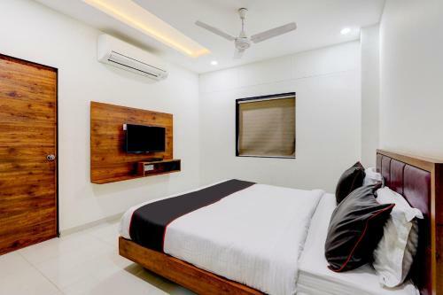 Collection O 79334 Hotel Maa Gayatri