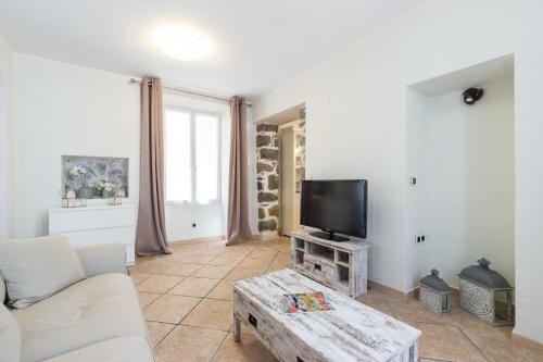 1 Bedroom Apartment In Nice Port