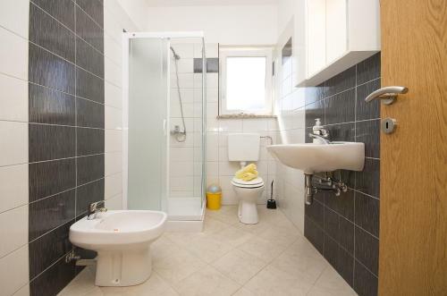 Hostal Apartment And Room Marlen