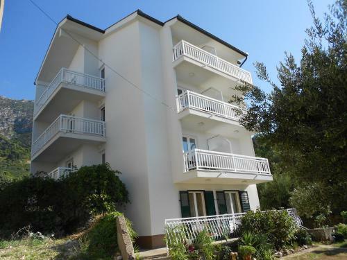 Apartments Lon?ar