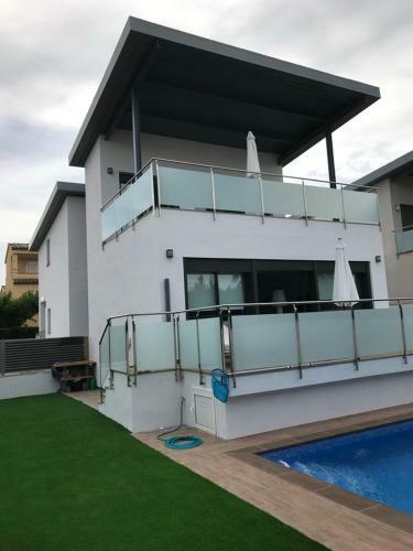 Villa Moderna Con Piscina Individual