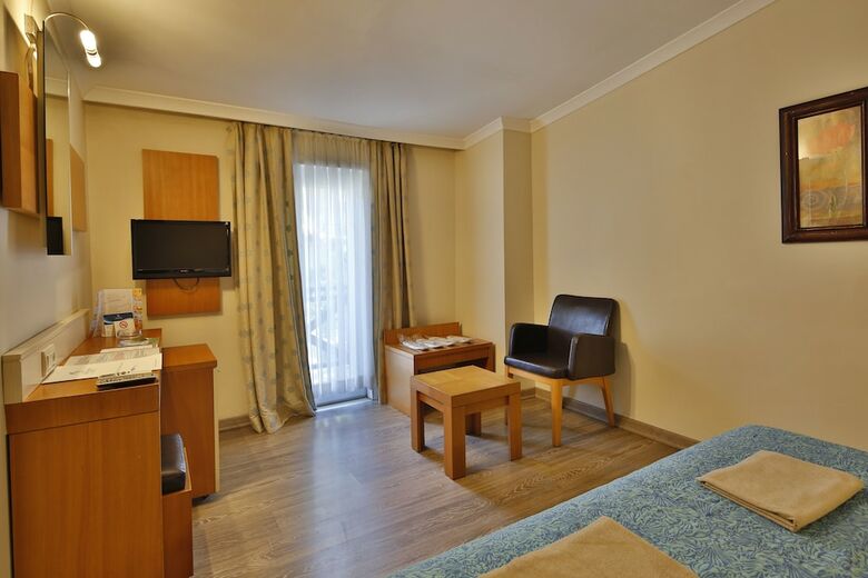 Hotel Crystal Flora Beach Resort