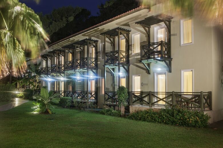 Hotel Crystal Flora Beach Resort
