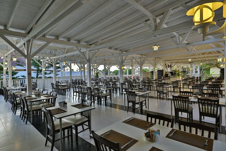 Hotel Crystal Flora Beach Resort