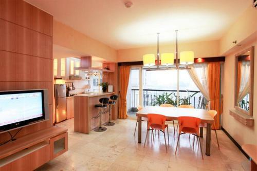 Braga City Walk 3br Apartment - Homy & Spacious