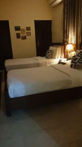 Hostal Royal Motel Guest House