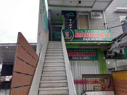 Hotel Spot On 2332 D'green Homestay