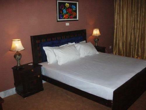 Hotel Karachi Couple Guest House