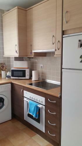 Apartamento Piso Moderno En Enix. Calle Roquetas de Mar N. 12 Piso 5 F