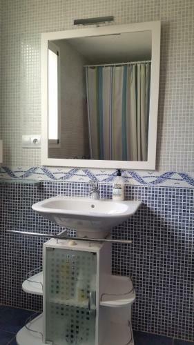 Apartamento Piso Moderno En Enix. Calle Roquetas de Mar N. 12 Piso 5 F