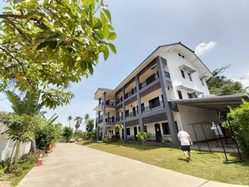 Bamboo Castle Apartment