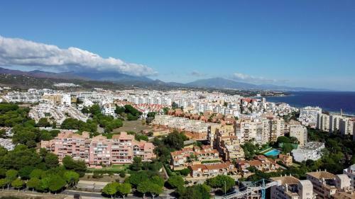 Cp - Modern Beachside Apartment In Estepona