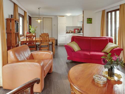 Beautiful Chalet With Swimming Pool In Stegeren