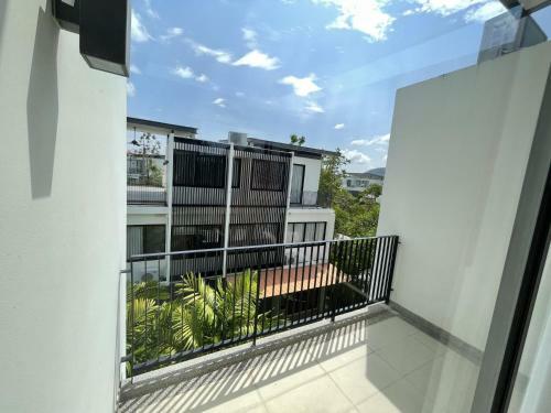 Townhouse At Laguna Park By Lofty