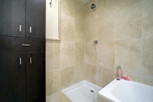 Acosta- Incredible Designer's Terraced Flat