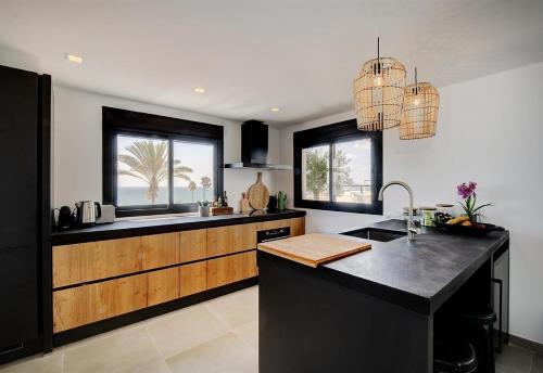 Renovated Townhouse San Roque 85