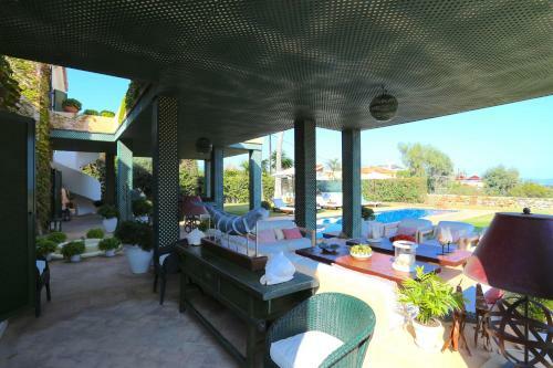 Las Ranas Casasola Beach Villa 15pax