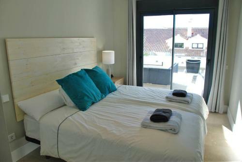 Modern Apartment With View To Gibraltar + Jacuzzi