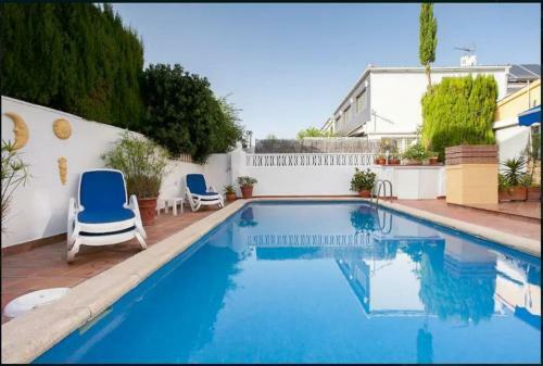 Gran Adosado En Zona Tranquila Con Piscina Privada