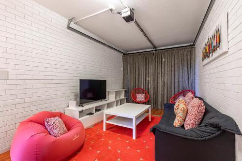 Viewland Drive Apartments