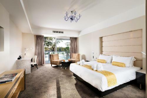 International On The Water Hotel