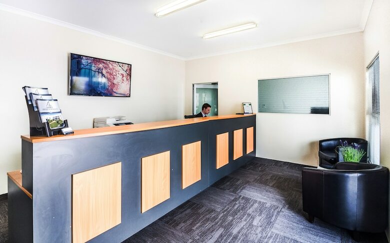 Aparthotel Airport Apartments By Aurum