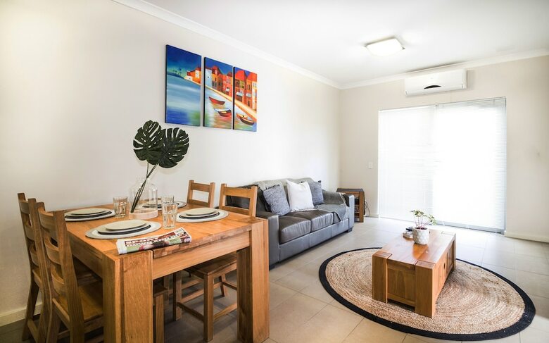 Aparthotel Airport Apartments By Aurum