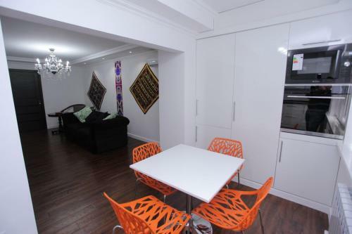 Overlooking Registan Square Luxury 2 Bedrooms Apartment