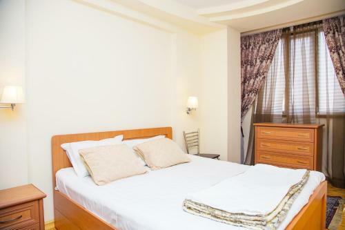 Cozy And Comfortable Apartment Near Bobur Park